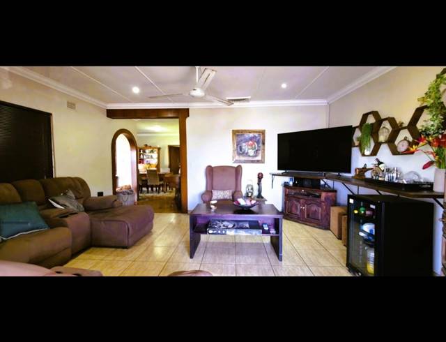 4 BEDROOM HOUSE FOR SALE IN PANORAMA